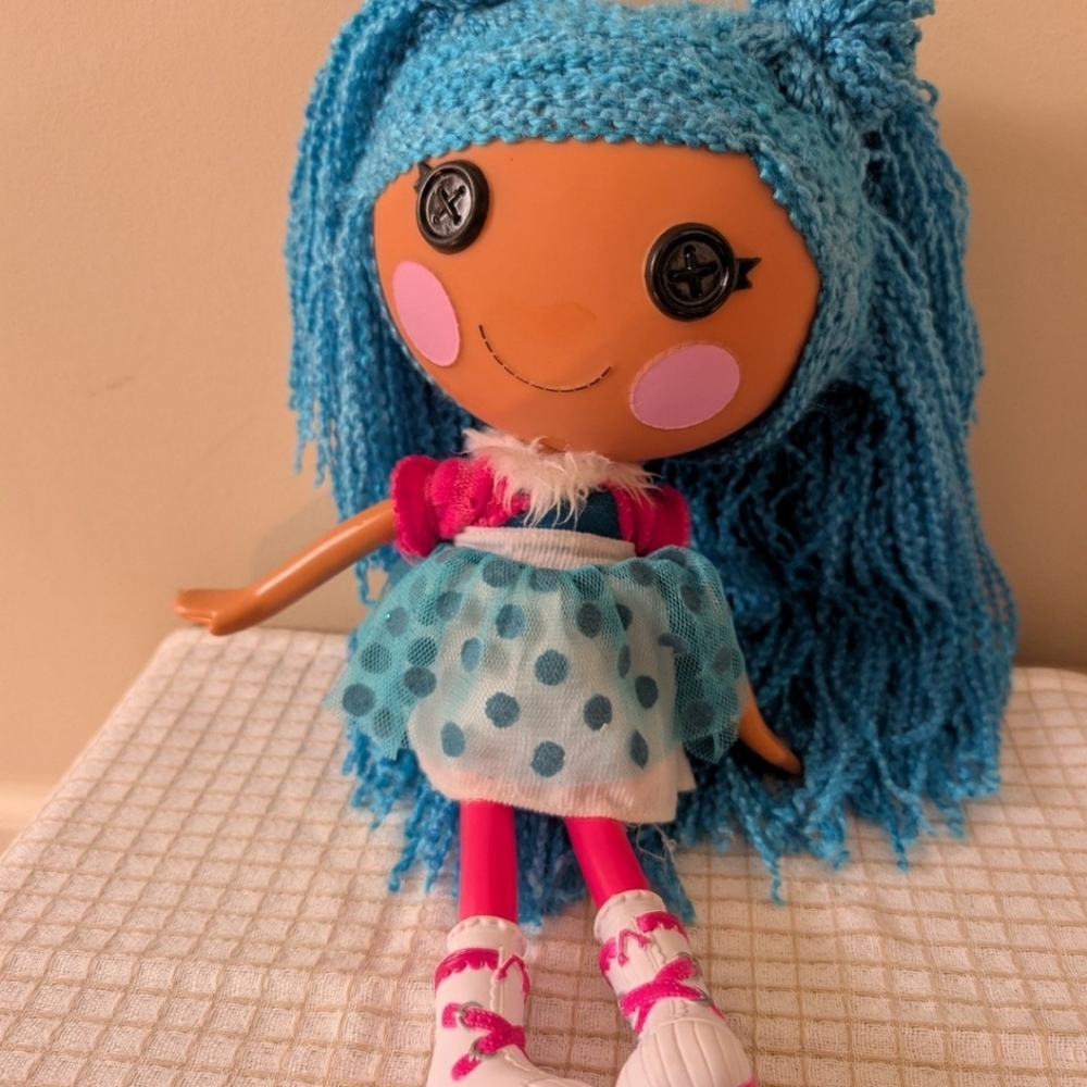 Lalaloopsy, "Mittens Loopy hair Fluff-N-Stuff" blue hair doll Retired 2013